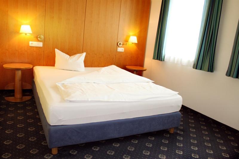 Hotel Servus Europa Suben Exterior foto
